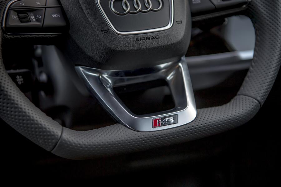 Детали интерьера Audi RS Q3 Sportback 2019 года  (UK) (фото 70 из 71)